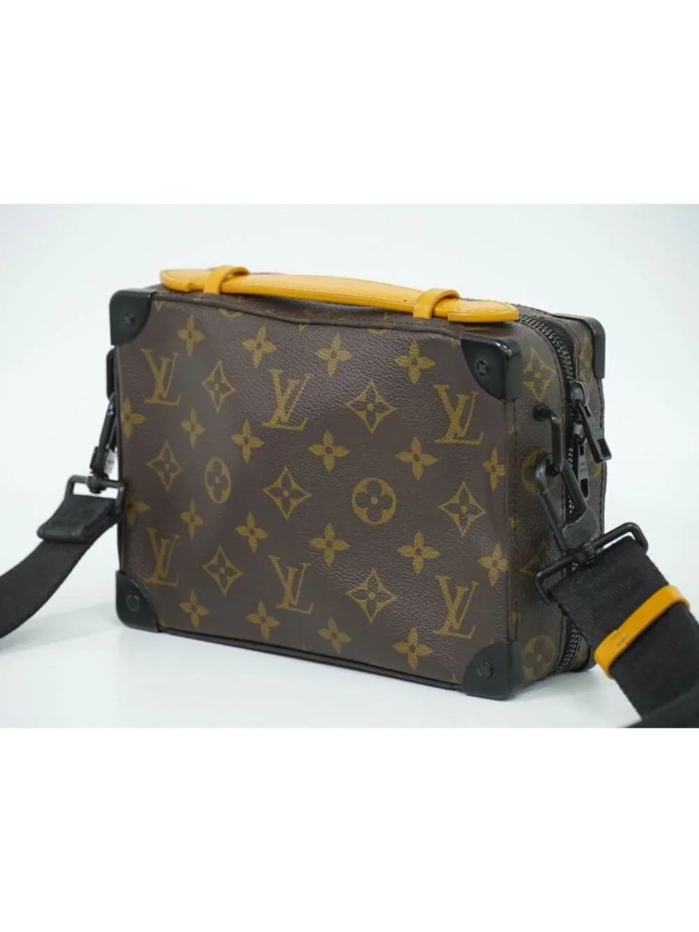 Louis Vuitton smoke their